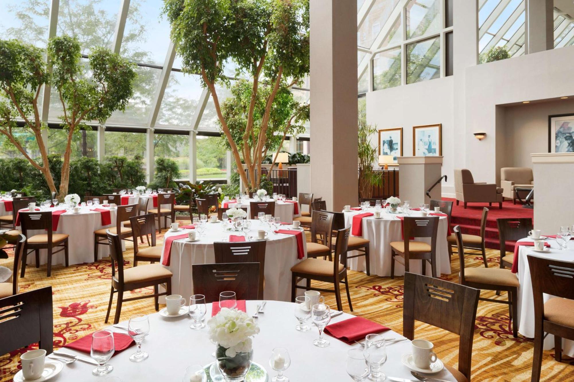 Hilton Fort Wayne At The Grand Wayne Convention Center (Adults Only) Exterior foto