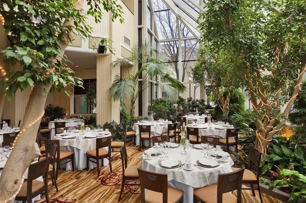 Hilton Fort Wayne At The Grand Wayne Convention Center (Adults Only) Restaurant foto